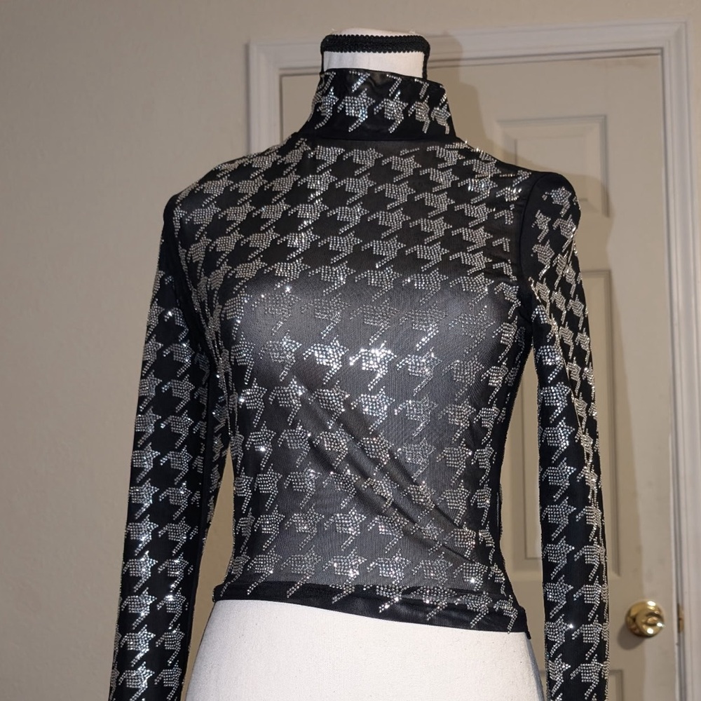 AKIRA Elegant Black Sweater!!!